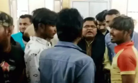 बीबी ने पति का प्राइवेट पार्ट चाकू से काटा …..पति को गंभीर हालत में अस्पताल में कराया गया भर्ती….. बीबी ने कहा- मैंने नहीं काटा है उसका ….