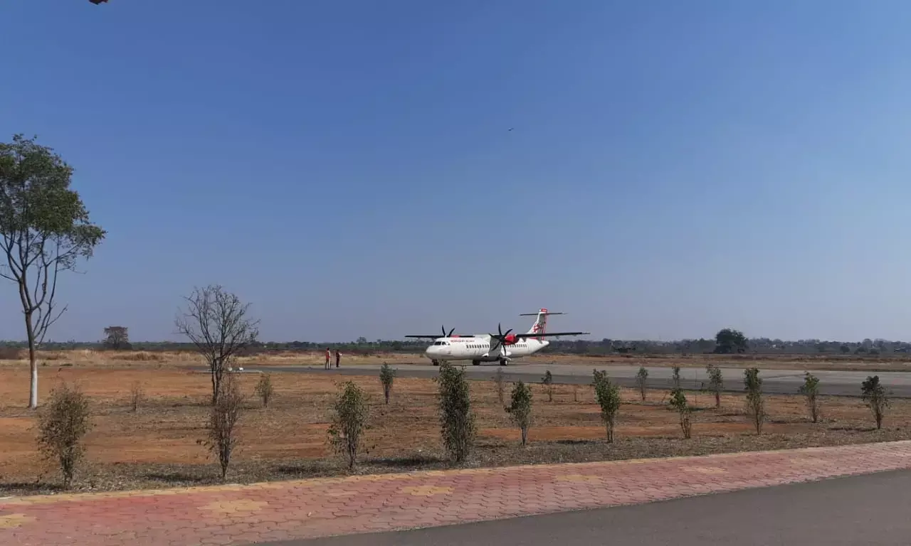 बिलासपुर एयरपोर्ट पर उतरी पहली फ्लाईट: सफल रहा टेस्ट लैंडिंग… 1 मार्च से फ्लाईट की उड़ान पक्की…