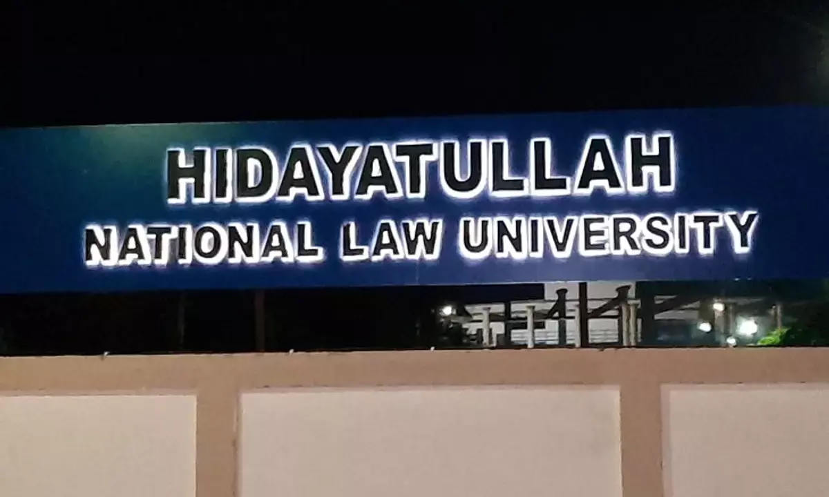 HNLU के सूचना अधिकारी पर 60 हजार का जुर्माना…प्रथम अपीलीय अधिकारी से भी मांगा गया जवाब