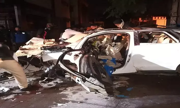 विधायक के बेटे-बहू समेत 7 की मौत : दर्दनाक सड़क हादसे में ऑडी कार के उड़े परखच्चे…. MLA के बहू-बेटे समेत 6 ने मौके पर ही तोड़ा दम, 1 की इलाज के दौरान मौत…… पोल में टकरायी कार में सवार सभी लोगों की मौत
