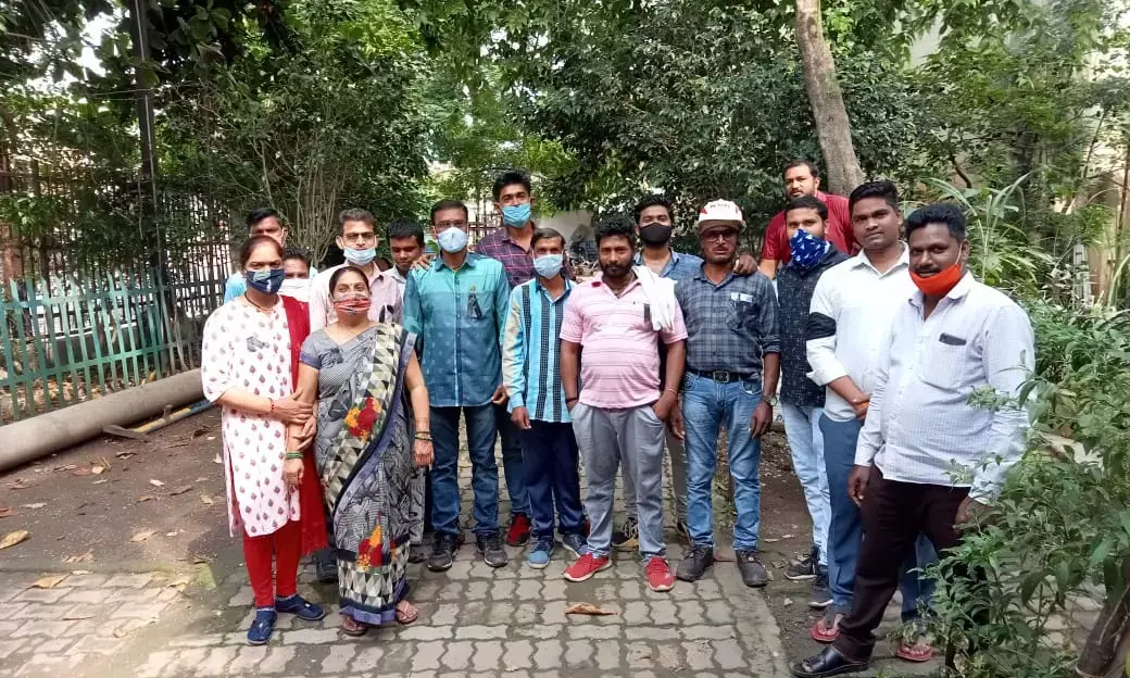 अनियमित महासंघ के द्वितीय चरण अगस्त क्रांति सप्ताह का हुआ आगाज, कार्यालयों में काली पट्टी बांध कर मौन रहकर कार्य कर रहे अनियमित कर्मी