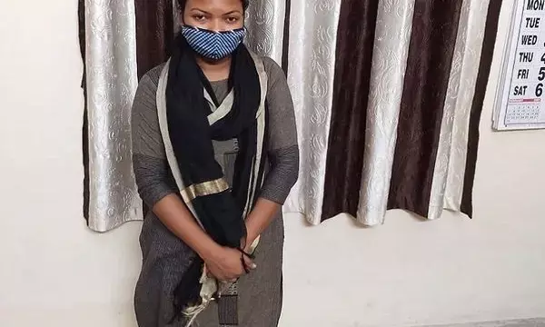 लेडी टीचर के स्टूडेंट का यौन शोषण मामला : टीचर ने अब तक नहीं खोली जुबान ….मोबाइल खोल रहा है संगीन राज….. मृतक को था टीचर के अफेयर का शक, इसलिए कर लिया था पूरा मोबाइल हैक..