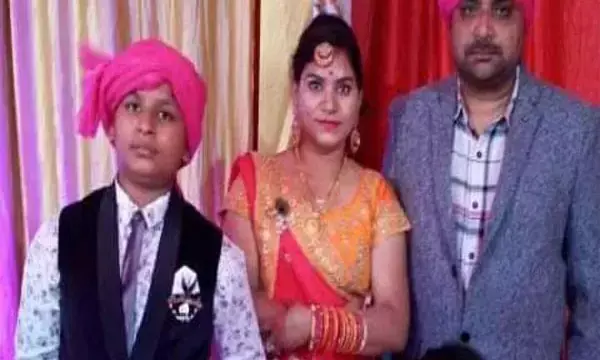 एक ही परिवार के 4 लोगों ने लगाईं फांसी… सूदखोर घर में आकर दवाई कारोबारी को दी धमकी, थोड़ी देर बाद पूरे परिवार ने कर ली आत्महत्या