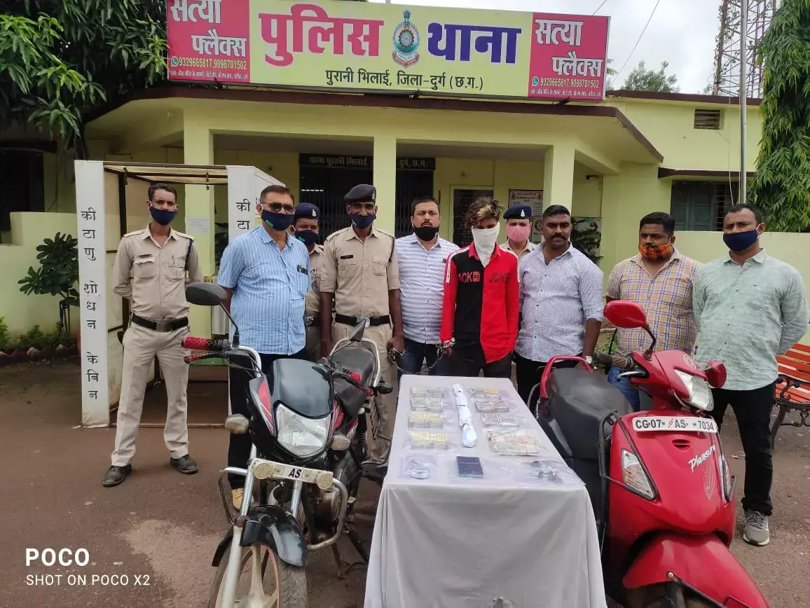 CG बैंक लूट: अय्याशी के शौंक की वजह से बैंक में डाला था डाका… और चौकीदार की हत्या कर लूट लिए थे 8 लाख रुपये, बैंक के लिपिक का बेटा ही निकला आरोपी…