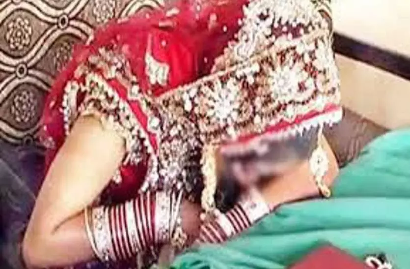 प्रेमिका की डोली विदा होते ही प्रेमी ने लगायी फांसी……सुसाइड करने की सेल्फी बनाकर दोस्तों को भेजा….डिलिवर्ड होने से पहले झूल चुका था फंदे पर प्रेमिका की डोली विदा होते ही प्रेमी ने लगायी फांसी……सुसाइड करने की सेल्फी बनाकर दोस्तों को भेजा….डिलिवर्ड होने से पहले झूल चुका था फंदे पर