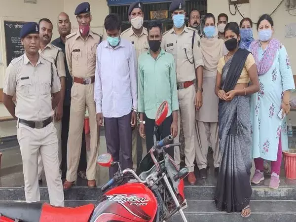 बीबी ने प्रेमी संग मिलकर पति की कर दी हत्या…. शराब पार्टी के बहाने बुलाया और फिर प्रेमी और दोस्त के साथ मिलकर की वारदात…. अखबार में छपी फोटो देख बेटी ने पहचाना था शव