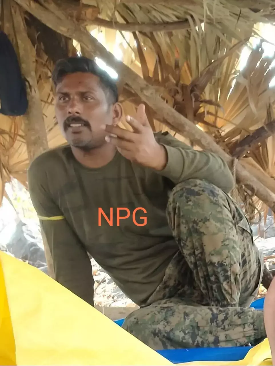 जवान रिहा – बिग ब्रेकिंग : CRPF जवान को नक्सलियों ने छोड़ा… सैंकड़ों ग्रामीणों की मौजूदगी में जवान को किया गया रिहा….कुछ देर में पहुंचेगा कैंप जवान रिहा – बिग ब्रेकिंग : CRPF जवान को नक्सलियों ने छोड़ा… सैंकड़ों ग्रामीणों की मौजूदगी में जवान को किया गया रिहा….कुछ देर में पहुंचेगा कैंप