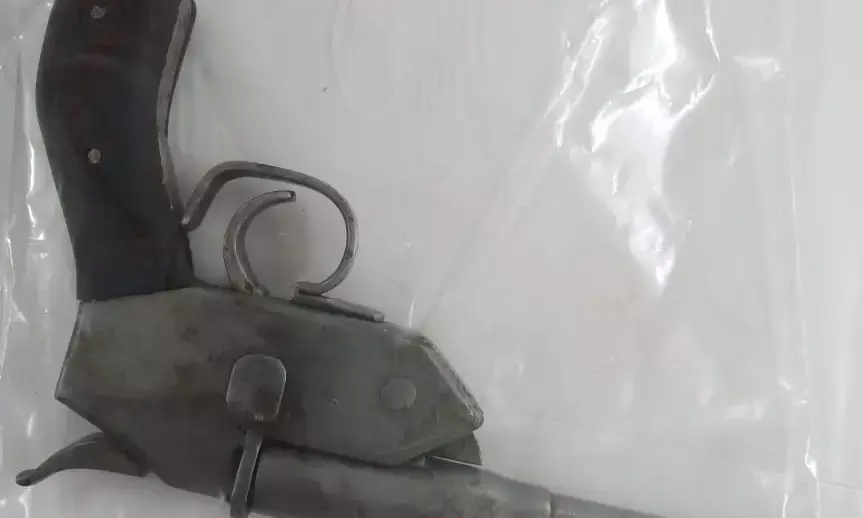 भिलाई में फ़ायरिंग के आरोपियों की तलाश में पुलिस.. दूसरे ख़ेमे के पिंकी राय को कड़ी समझाईश.. पुलिस की कई टीमों को तलाश का ज़िम्मा