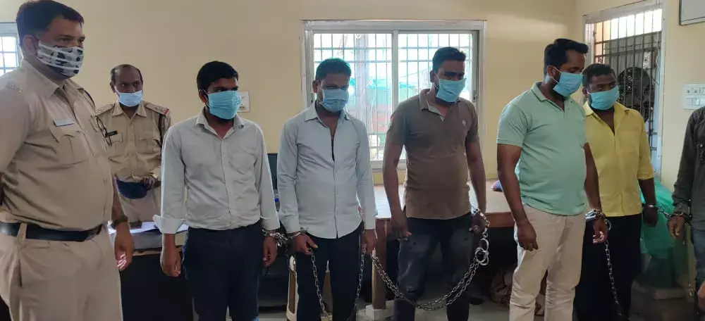 राजधानी में डकैती की योजना फेलः पेट्रोल पंप के मैनेजर के घर घुसे थे आरोपी…. क्लोरोफार्म समेत 8 डकैत पकड़ाए… हथियार भी बरामद