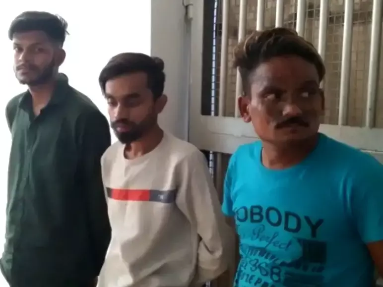नेंवई गोलीकांड: पकड़ाया फरार मुकुल का नाबालिग साथी.. इंस्टा पर कर रहा था पोस्ट.. क़ानूनी पेंच से बच निकलेगा..तीन अन्य जाएँगे जेल