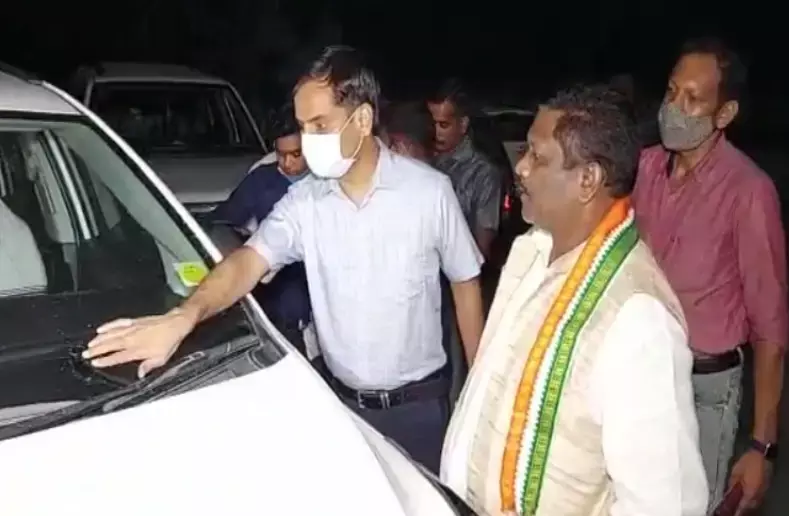 ऐसी गुंडई: MLA बृहस्पति के फॉलो वाहन में तोड़फोड़, मंत्री के रिश्तेदारों ने आरक्षकों से किया गाली-गलौज…विधायक बृहस्पति देर रात पहुँचे कोतवाली, सिंहदेव बोले, ऐसी घटना बर्दास्त नहीं ऐसी गुंडई: MLA बृहस्पति के फॉलो वाहन में तोड़फोड़, मंत्री के रिश्तेदारों ने आरक्षकों से किया गाली-गलौज…विधायक बृहस्पति देर रात पहुँचे कोतवाली, सिंहदेव बोले, ऐसी घटना बर्दास्त नहीं