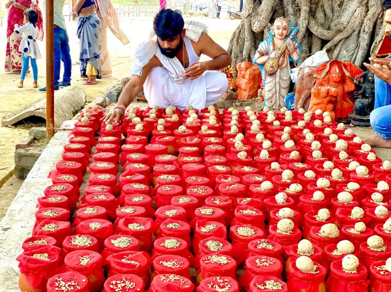 कोरोना से मृत लोगों को महीनों बाद मिला मोक्ष….हिन्दू रीति रिवाज से हुआ अस्थियों का विसर्जन…कांग्रेस नेता वनोद तिवारी ने किया…