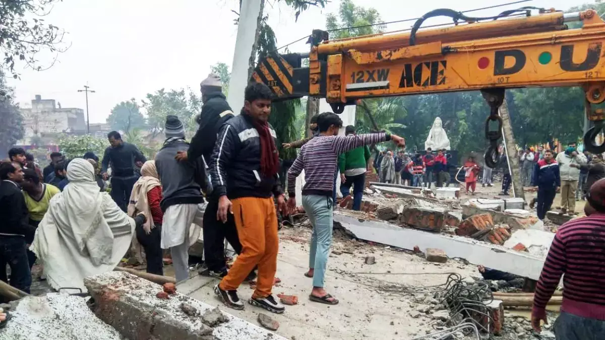 8 लोगों की दर्दनाक मौत : होली के पहले भीषण सड़क हादसा….सवारी से भरी ऑटो को ट्रक ने मारी टक्कर, 7 ने मौके पर ही तोड़ा दम….बुरी तरह से फंस गया था शव 8 लोगों की दर्दनाक मौत : होली के पहले भीषण सड़क हादसा….सवारी से भरी ऑटो को ट्रक ने मारी टक्कर, 7 ने मौके पर ही तोड़ा दम….बुरी तरह से फंस गया था शव