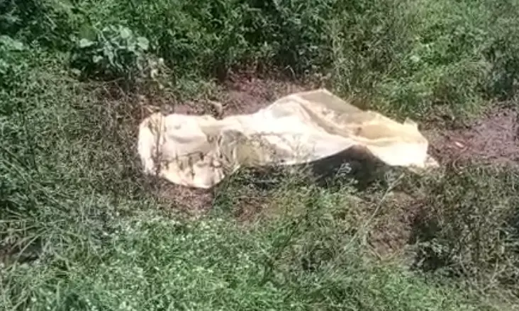 युवती का जले हालत में शव बरामद : पुलिस को पीएम रिपोर्ट का इंतज़ार.. मृतका और आरोपी अब तक अज्ञात..