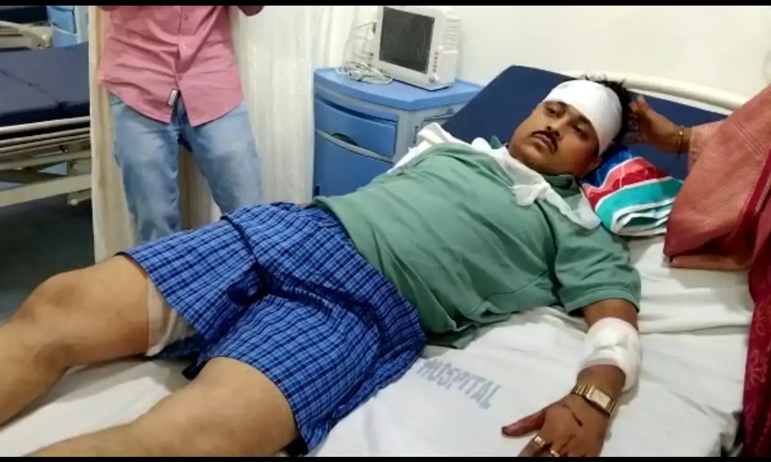 CG लूट ब्रेकिंग: अंधाधुंध फायरिंग कर सराफा कारोबारी से लूट…..बाइक सवार लूटेरों ने दिया वारदात को अंजाम…..2 गोलियां कारोबारी को लगी CG लूट ब्रेकिंग: अंधाधुंध फायरिंग कर सराफा कारोबारी से लूट…..बाइक सवार लूटेरों ने दिया वारदात को अंजाम…..2 गोलियां कारोबारी को लगी