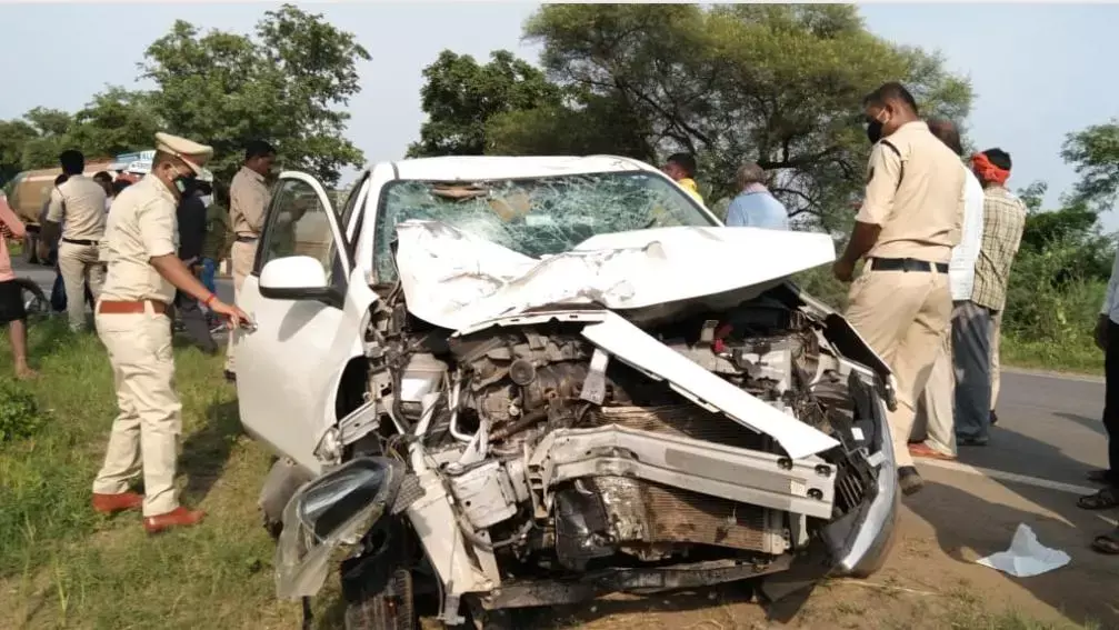 CG में दो की मौत: तेज रफ्तार कार ने बाइक सवार को रौंदा, दो युवकों की मौके पर ही मौत…. CG में दो की मौत: तेज रफ्तार कार ने बाइक सवार को रौंदा, दो युवकों की मौके पर ही मौत….