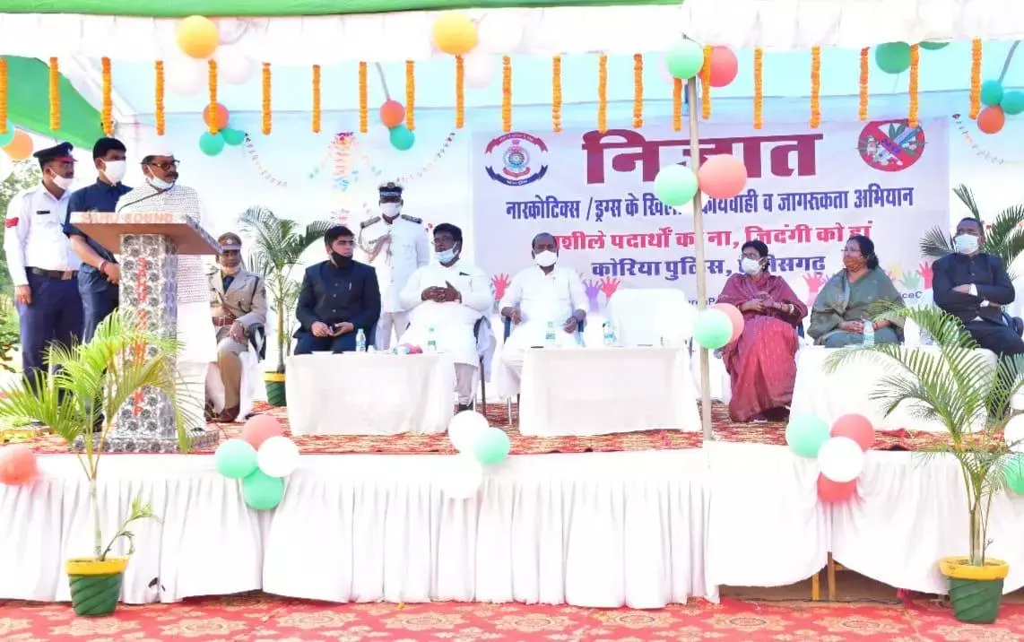 कोरिया पुलिस का अभियान निजात शुरु : विधानसभा अध्यक्ष महंत ने किया लोकार्पित.. डॉ महंत की दो टूक ”निजात अभियान सराहनीय,ड्रग्स और अवैध शराब से जुड़े सभी लोग चाहे कोई कितना बड़ा व्यक्ति क्यों ना हो.. बिना दबाव कार्यवाही करें” कोरिया पुलिस का अभियान निजात शुरु : विधानसभा अध्यक्ष महंत ने किया लोकार्पित.. डॉ महंत की दो टूक ”निजात अभियान सराहनीय,ड्रग्स और अवैध शराब से जुड़े सभी लोग चाहे कोई कितना बड़ा व्यक्ति क्यों ना हो.. बिना दबाव कार्यवाही करें”