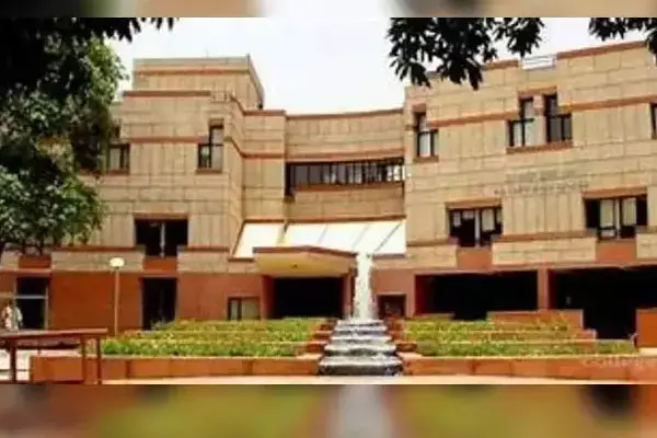 बेटे को हुआ कोरोना को असिस्टेंट रजिस्ट्रार ने कर ली आत्महत्या…..डेढ़ साल का बेटा कोरोना से हुआ था संक्रमित…..फांसी लगाकर दी जान