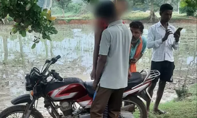 प्रेमी जोड़े ने की खुदकुशीः करना चाहते थे शादी, पर उम्र और जाती के बंधन ने नहीं होने दिया दोनों को एक …लगा ली फांसी