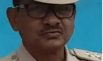 सब इंस्पेक्टर ने की आत्महत्या : कांस्टेबल बेटे की मौत से सदमे में थे ….. पत्नी को मंदिर भेजा और फिर घर में लगा ली फांसी….