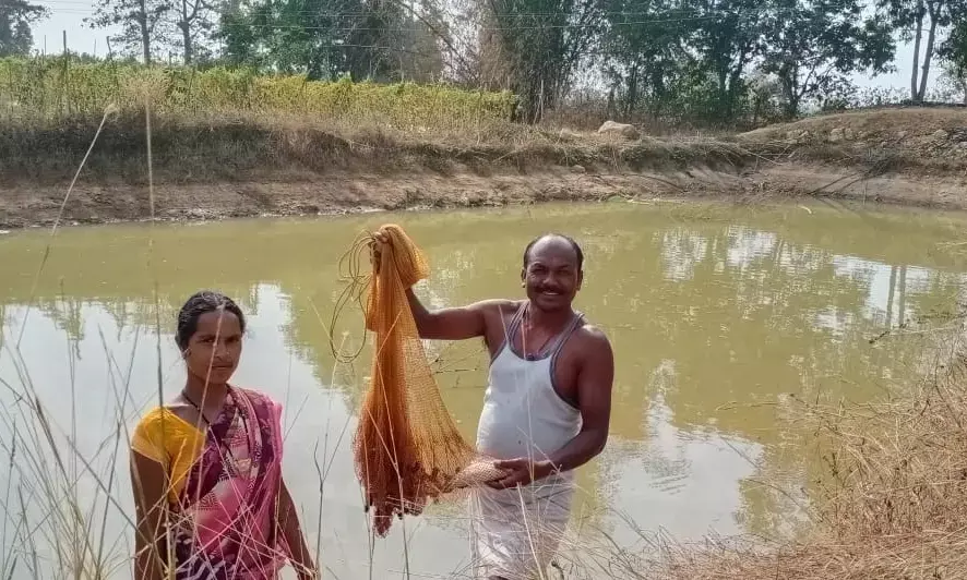 जहां चाह, वहां राह…मनरेगा से बड़ेबेंदरी के दिव्यांग श्याम सुंदर को मिली जीने की नई राह…डबरी निर्माण कर मछली एवं बत्तख पालन से बढ़ रही है आय