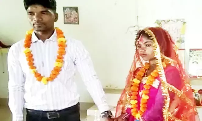 VIDEO : घरवाले Love Marriage के लिए नहीं थे तैयार तो थाने पहुंच गये प्रेमी-प्रेमिका…… फिर इस तरह हुई शादी