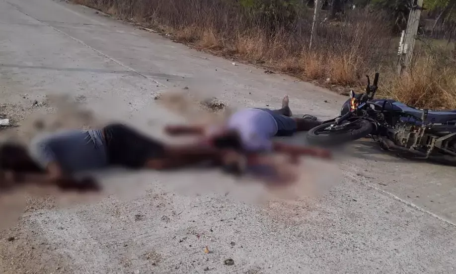 दो कांस्टेबल की हत्या: बाइक से निकले जवानों की चाकू मारकर हत्या… CRPF कैम्प के कुछ ही दूरी पर हुई वारदात….हत्या के बाद शव को बीच सड़क पर फेंका