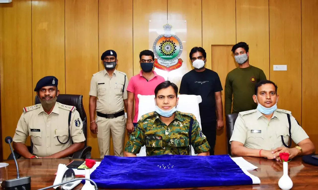 गरियाबंद पुलिस की बड़ी कार्रवाई, ”मप्र शासन” लिखी गाड़ी से हीरा तस्करी करते दो गिरफ्तार…लाखों का हीरा भी जब्त….