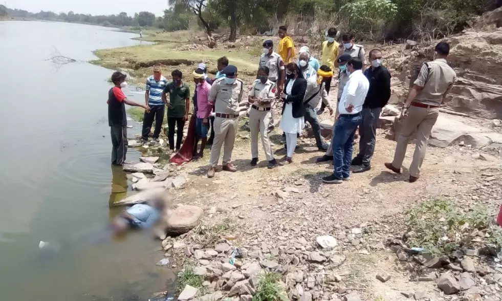 चोरी के आरोप में हिरासत से भागे शिव मरकाम का शव चेक डैम से बरामद.. सीजीएम करेंगे मामले की जाँच.. कप्तान ने भेजा पत्र