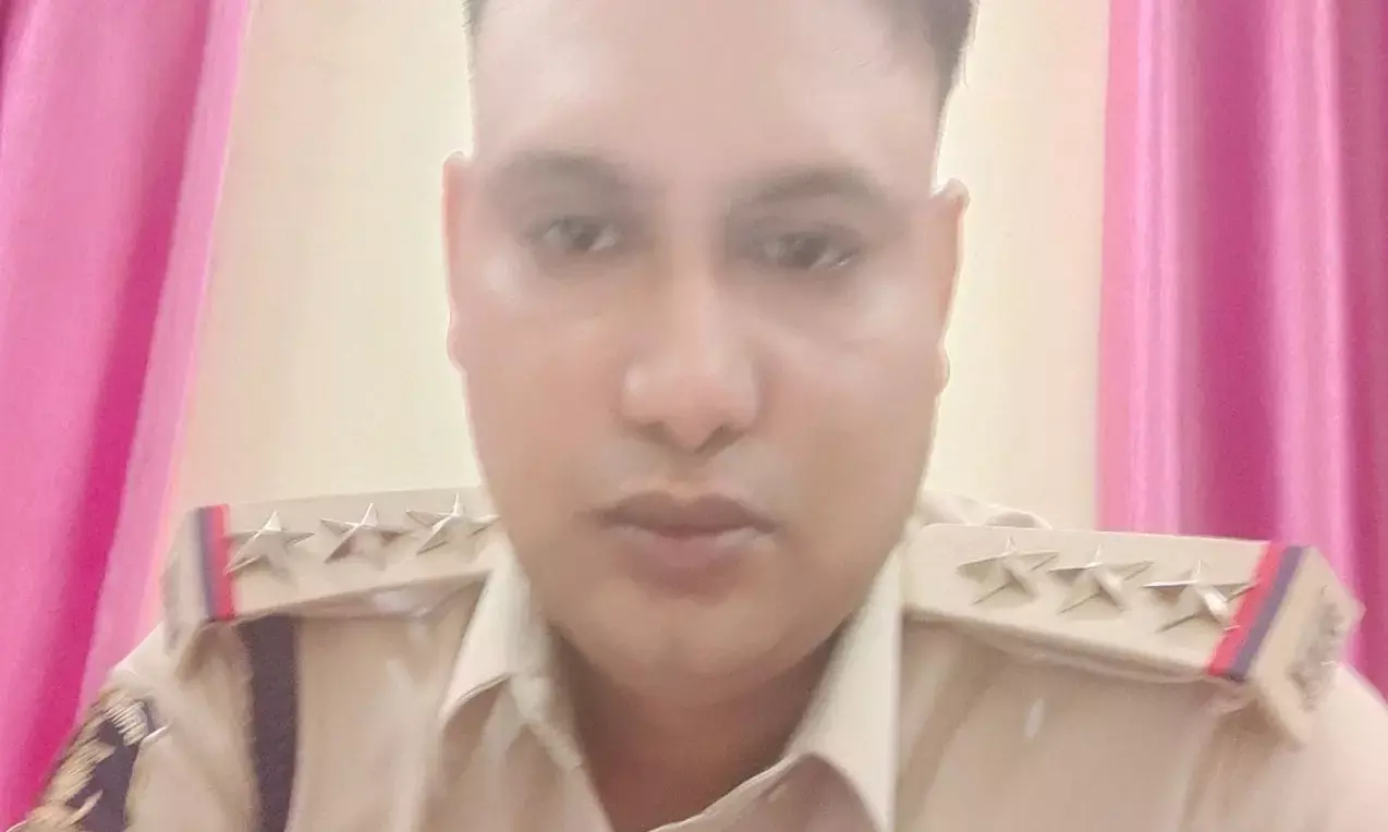 रंगरसिया TI सस्पेंडः डबल वाइफ और कई गर्लफ्रेंड रखने वाले टीआई के खिलाफ DGP डीएम अवस्थी का बड़ा एक्शन, पीएचक्यू के समाधान सेल पर टीआई की पत्नी ने की थी शिकायत