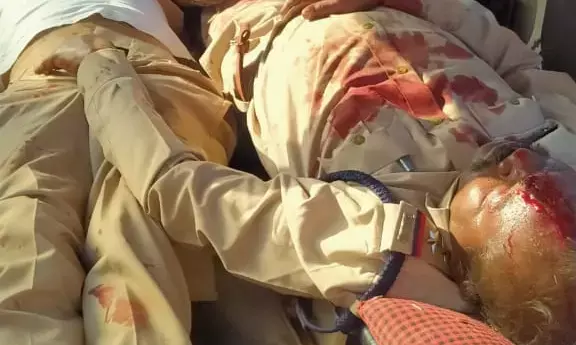 पुलिस जवानों से भरी सूमो पेड़ से टकराई, पांच घायल…एक आरआई सहित दो गंभीर