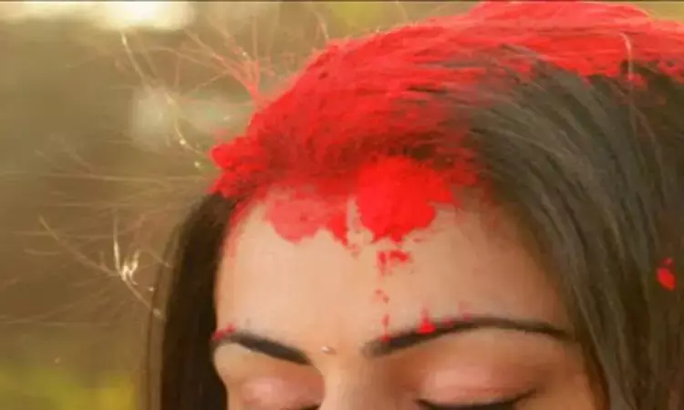 छात्रा की बीच सड़क पर भर दी मांग : स्कूल जा रही छात्रा की मांग में डाल दिया सिंदूर…… लोगों ने युवक को बेदम पीटा, फिर किया पुलिस के हवाले