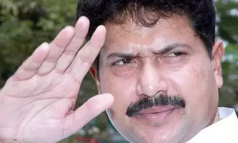 बिग ब्रेकिंग- सांसद की मौत : होटल के कमरे में सांसद का मिला शव…. हत्या या आत्महत्या ? पुलिस कर रही है जांच……एक सुसाइड नोट भी मिला