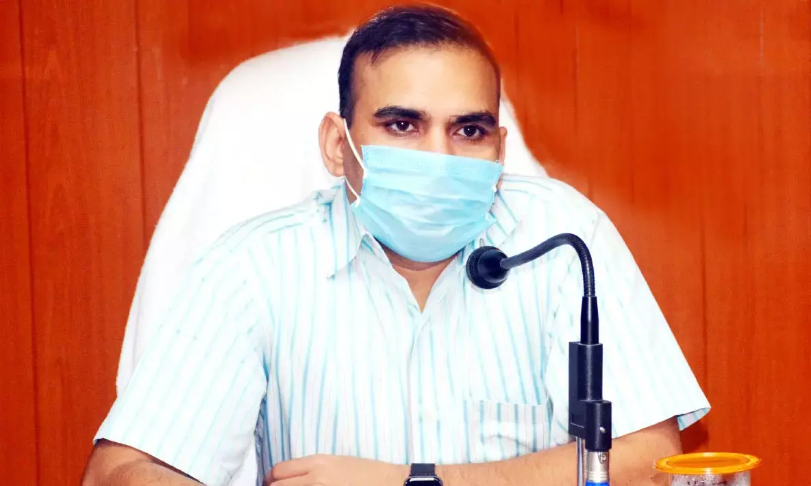 कलेक्टर को वैक्सीन के दोनों डोज लेने के बाद भी क्यों हुआ कोरोना ? …..एक्सपर्ट के जवाब जानिये…वैक्सीन लेने वालों को ये खबर जरूर पढ़ना चाहिये…