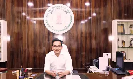 वैक्सीनेशन ड्यूटी में लापरवाही पर कर्मचारियों-अधिकारियों पर होगा तुरंत एक्शन…. कलेक्टर ने जारी किया निर्देश- भ्रम फैलाने वालों पर FIR के भी निर्देश