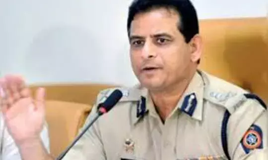 IPS ट्रांसफर : मुंबई पुलिस कमिश्नर परमवीर सिंह की छुट्टी…. रिपबल्कि टीवी, अर्नब गोस्वामी सहित एंटीलिया केस से विवाद में थे……1987 बैच के ये बनाये गये नये पुलिस कमिश्नर… जानिये उनके बारे में