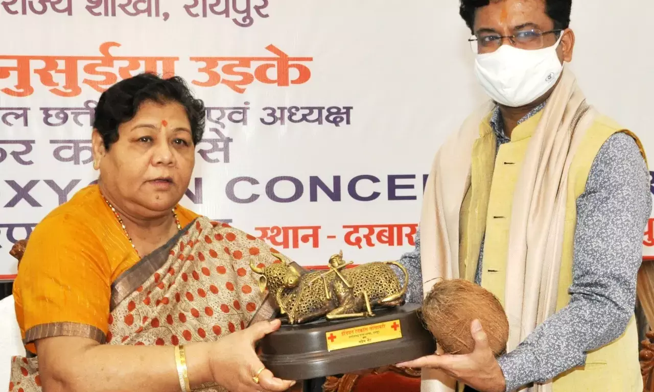 IAS सोनमणि बोरा की विदाई, रेडक्रॉस सोसायटी की बैठक में दी गई विदाई, राज्यपाल अनसुईया उइके बोलीं, रेडक्रॉस सेवाभाव को सर्वोपरि रखकर काम करता है