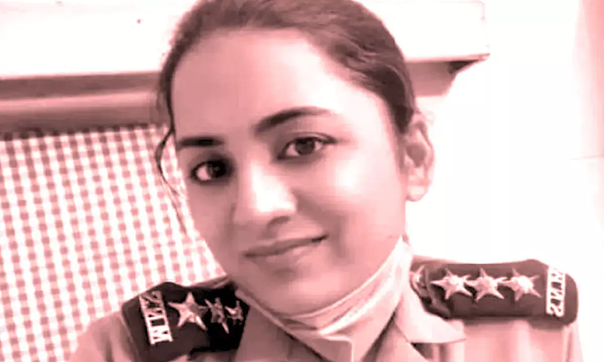 महिला लेफ्टिनेंट की लाश मिली : स्कावड्रन लीडर पति पर लगे गंभीर आरोप…. घर पर महिला लेफ्टिनेंट का शव मिला….मेडिकल कोर टीम में थी पदस्थ