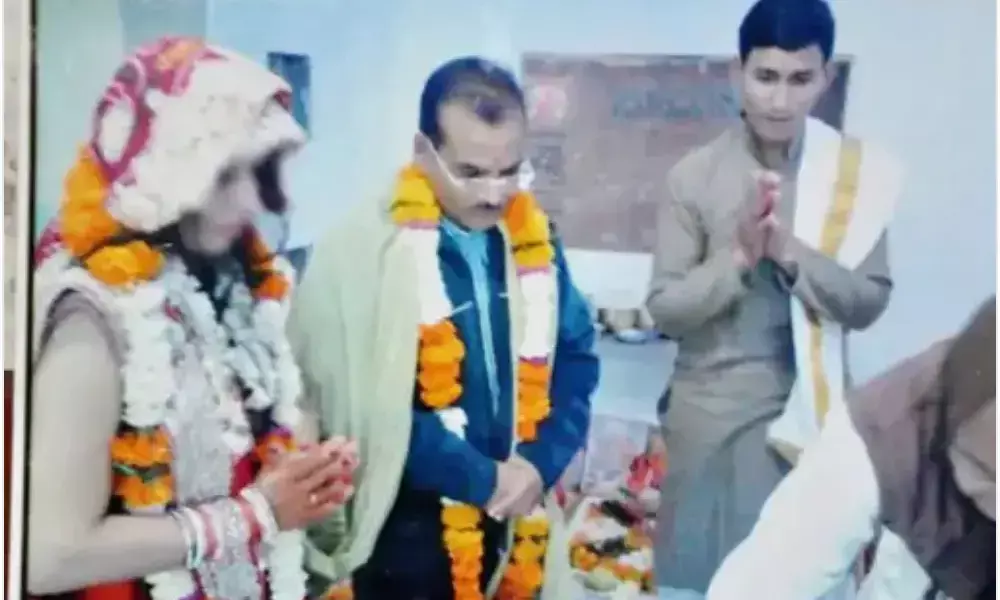 IAS हनीट्रैप ब्रेकिंग- IAS को पति बताकर महिला ने बनवा लिया वोटर ID व पासपोर्ट……महिला भी पहले IAS पर धोखा देने का दर्ज करा चुकी है शिकायत…. LIC एजेंट महिला के खिलाफ FIR दर्ज