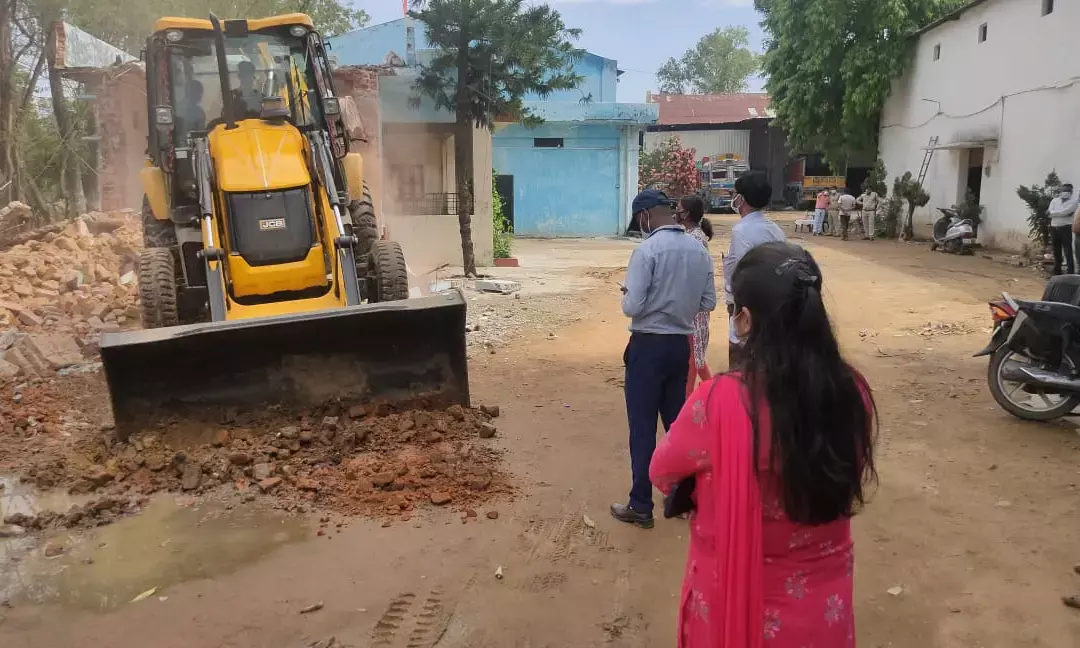 सूरजपुर कलेक्टर रणवीर शर्मा ने जारी किया आदेश- “राईस मिलर्स कस्टम मिलिंग नहीं करेंगे तो कड़ी कार्यवाही होगी..औद्योगिक क्षेत्र में राईस मिल हुई तो लीज़ भी निरस्त होगी” राईस मिल के अतिक्रमण पर चला सरकारी बुलडोज़र