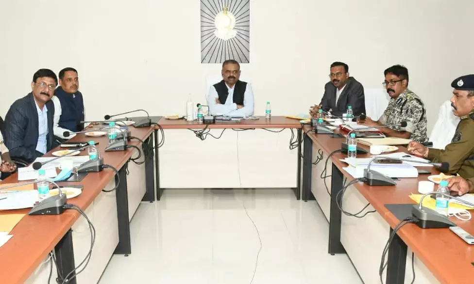 आदिवासियों पर दर्ज प्रकरण वापसी में स्पीडी ट्रायल चलाने के निर्देश…. डीजीपी डीएम अवस्थी ने आदिवासियों पर दर्ज प्रकरण वापसी पर ली समीक्षा बैठक
