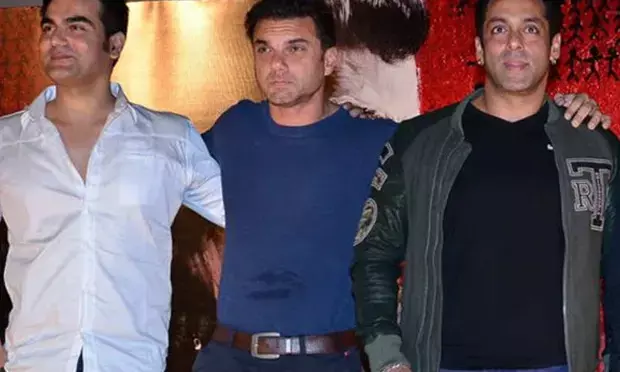 सलमान खान अपने भाईयों सोहेल और अरबाज संग डांस करते हुए नजर आए, अनसीन वीडियो सोशल मीडिया पर वायरल