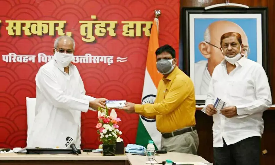 अब घर बैठे आसानी से मिलेगी लायसेंस सहित परिवहन विभाग की 22 सेवाएं… मुख्यमंत्री ने नई सुविधा ’तुंहर सरकार, तुंहर द्वार’ का किया शुभारंभ