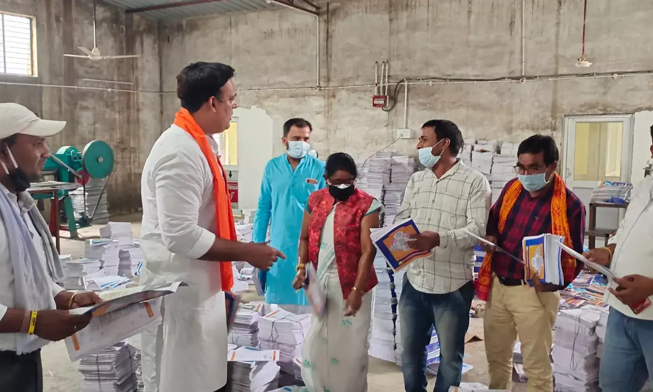 पापुनि के पुस्तक छपाई के टेंडर में गड़बड़ी का आरोप….अध्यक्ष शैलेष बोले – “आरोप की जाँच की जाएगी…यदि कोई दोषी हुआ तो कार्यवाही भी होगी..”