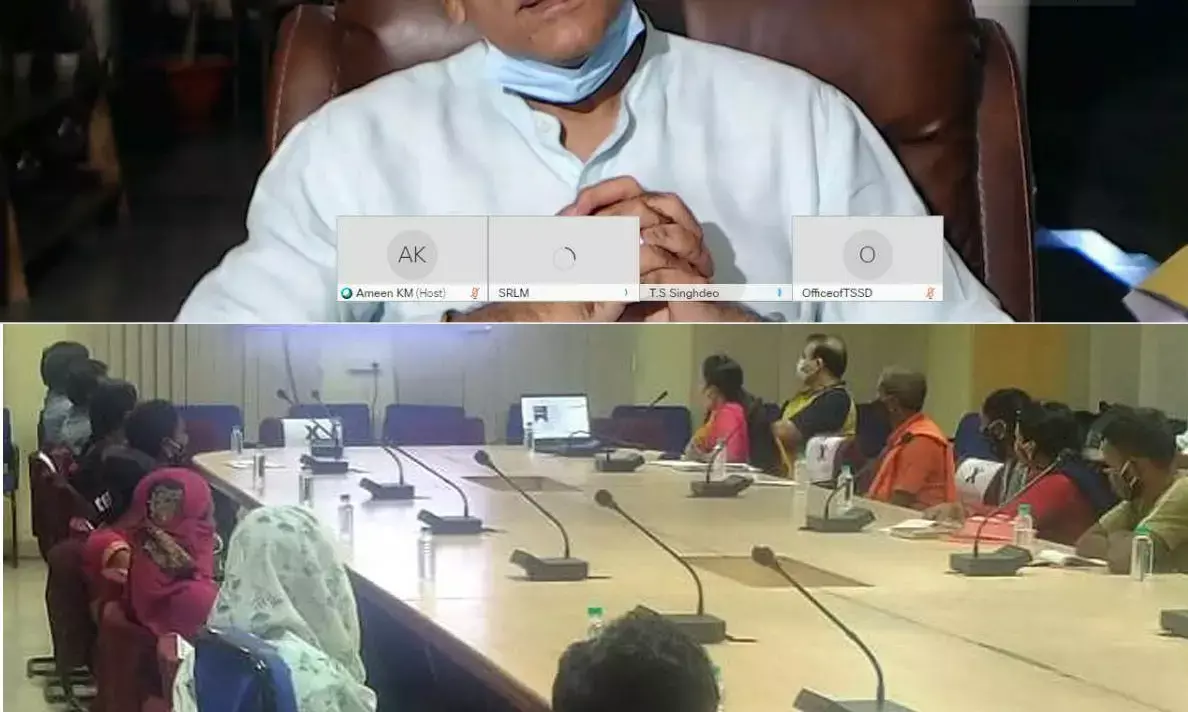 पंचायत एवं ग्रामीण विकास मंत्री सिंहदेव ने गौठानों के अध्ययन भ्रमण पर आए दल से की चर्चा……..बस्तर अंचल में भी गौठानों को मल्टी-यूटिलिटी सेंटर के रूप में विकसित करने किया प्रेरित