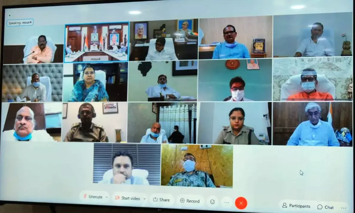 CG ब्रेकिंग: कोरोना को लेकर बड़ा फैसला…….शादी व दशगात्र में सिर्फ 10 लोग ही होंगे शामिल, संक्रमित व्यक्ति के पूरे परिवार को अब दी जायेगी कोरोना की दवा…….मुख्यमंत्री ने मीटिंग के बाद सभी कलेक्टर-SP को दिये निर्देश