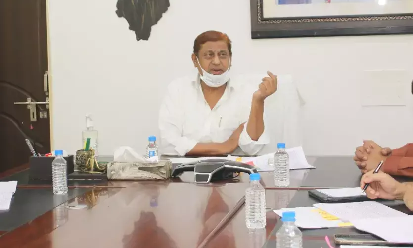 डीएफओ को नोटिस:  खदानों में शर्तों के पालन के संबंध में सही जानकारी नहीं दे पाये DFO, मंत्री ने नाराजगी जाहिर करते हुए कारण बताओ नोटिस जारी करने के दिए निर्देश 