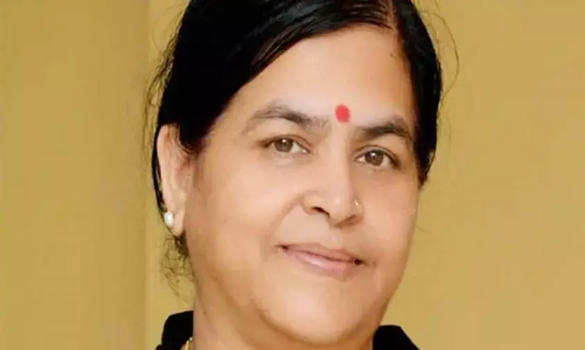 मंत्री संग सेल्फी के लगेंगे पैसे : मंत्री ने सेल्फी लेने की रेट की फिक्स….एक क्लिक के देने होंगे 100 रूपये … इन पैसों से …..