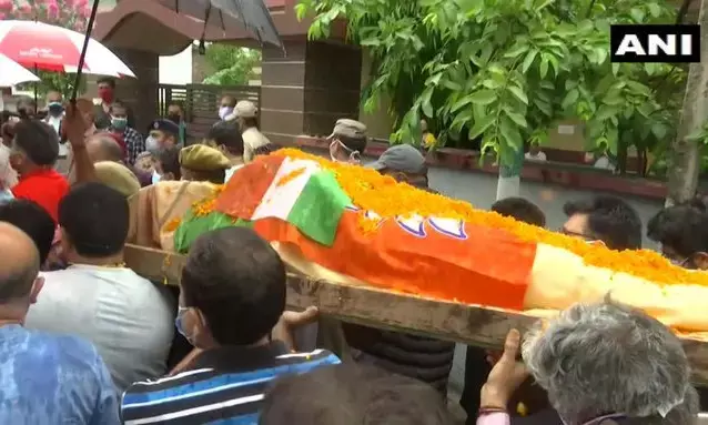 बीजेपी नेता की हत्या : भाजपा नेता को किया गोलियों से छलनी… दोस्त के घर पर हुआ हमला…. एक महिला को भी लगी गोली