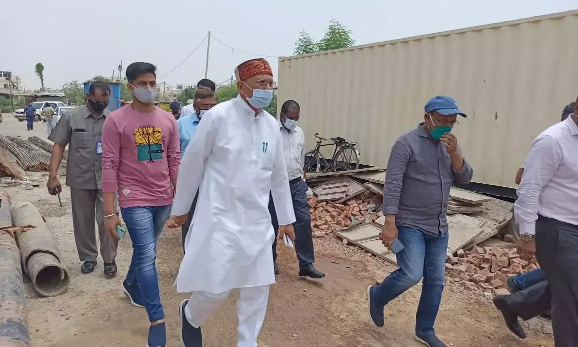 गृह मंत्री ताम्रध्वज साहू ने दिल्ली में नवा छत्तीसगढ़ सदन के निर्माण कार्यों का किया निरीक्षण…लॉकडाउन की वजह से हुई कार्य की धीमी गति को बढ़ाने दिये निर्देश…